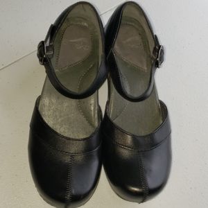 Dansko ankle strap heeled clog leather Euc